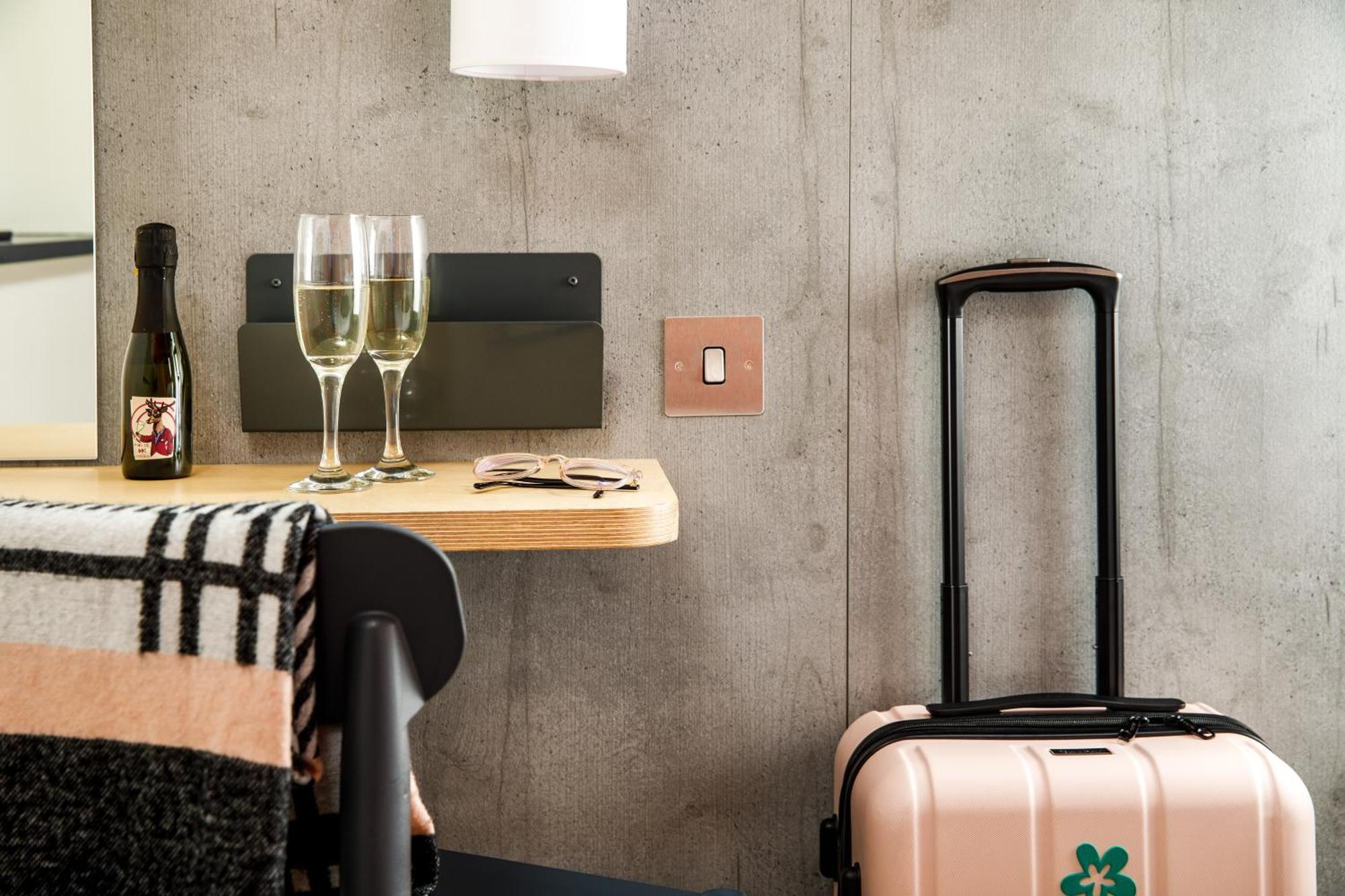 Ibis Budget Manchester Airport T2 Hale (Greater Manchester) Exterior foto